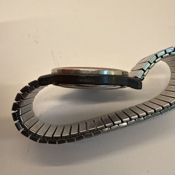 Victorinox Swiss Army Watch Men's Red Bezel Glow In The Dark 5 ATM (New Battery) - Picture 6 of 8